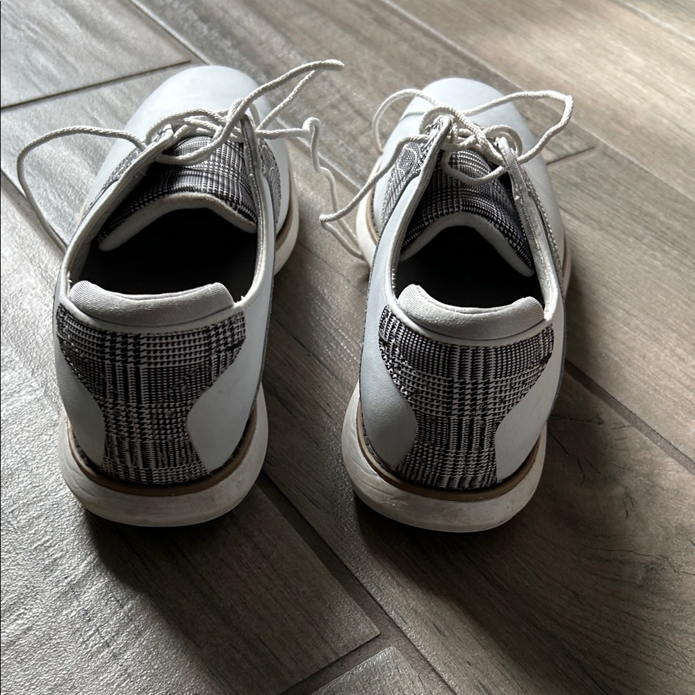 Stylish Women's White and Gray Golf Shoes - Picture 3 of 8